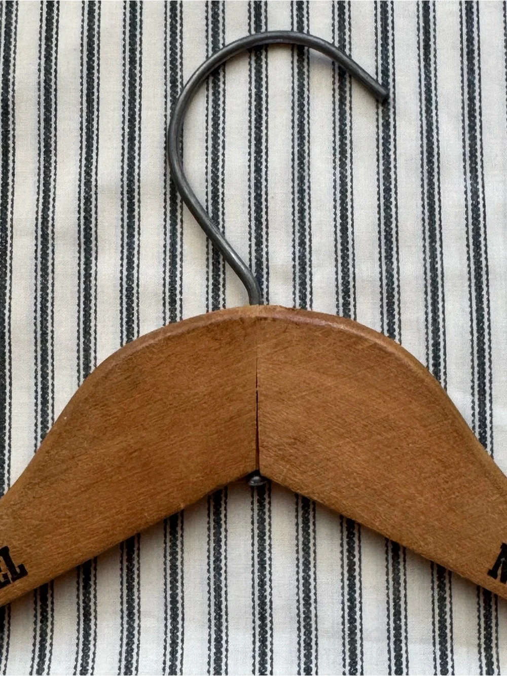 Vintage Abbey Victoria Hotel New York Wooden Hanger, 